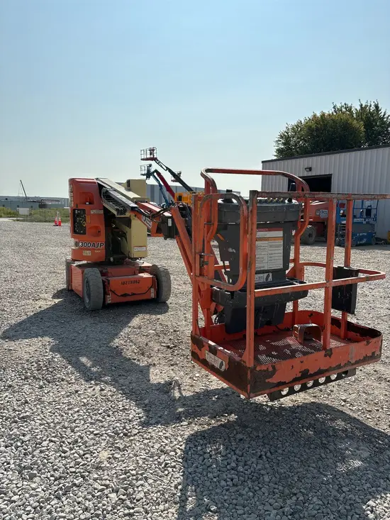 2014 JLG E300AJP Articulating Boom Lift