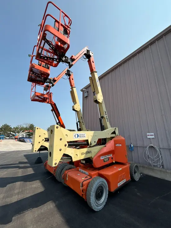 2013 JLG E400AJPN Articulating Boom Lift