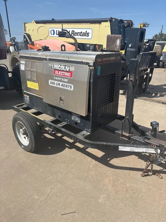 2020 Lincoln Electric VANTAGE 322 Welder