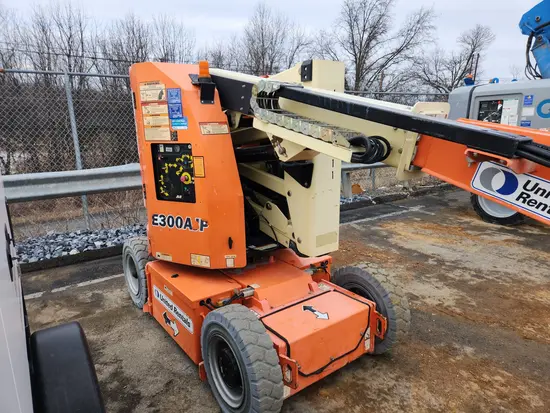 2015 JLG E300AJP Articulating Boom Lift