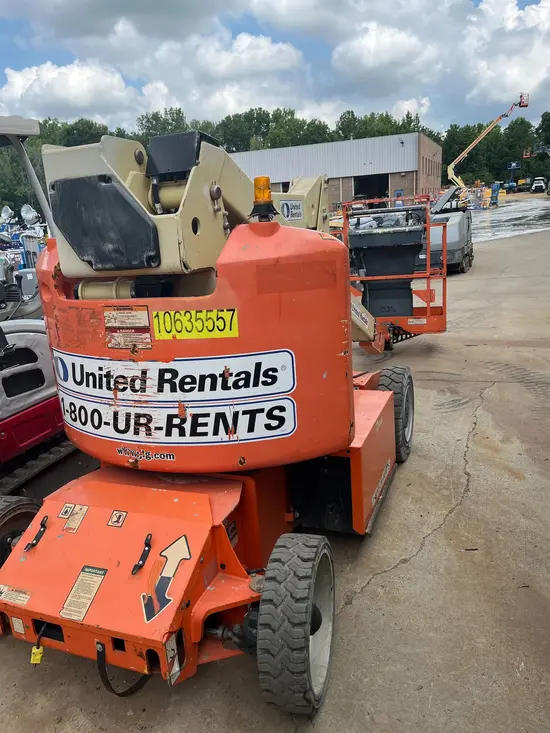 2017 JLG E400AN Articulating Boom Lift