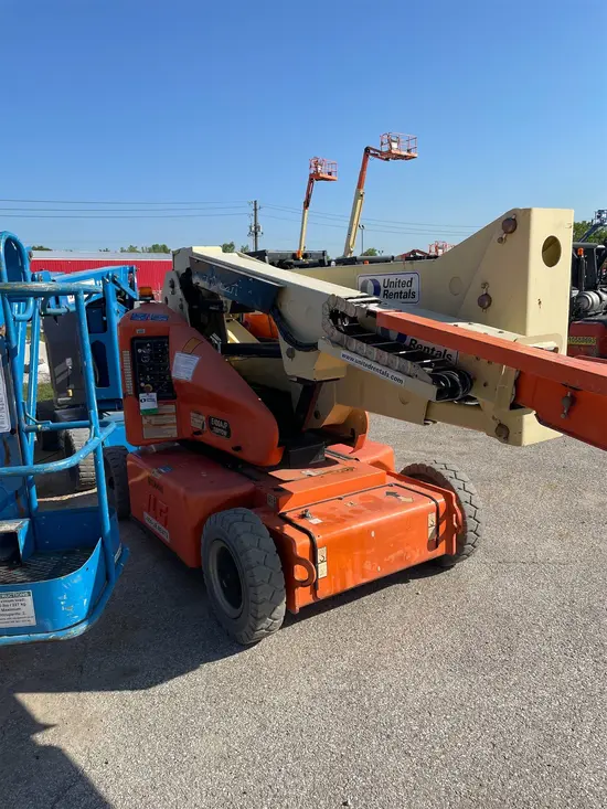 2013 JLG E400AJPN Articulating Boom Lift