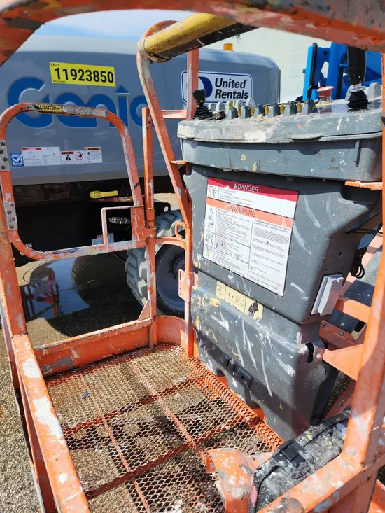 2016 JLG E400AJPN Articulating Boom Lift