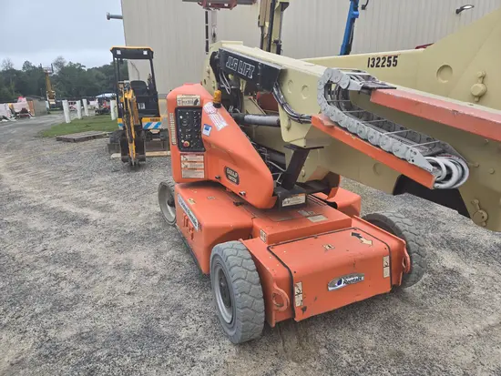 2013 JLG E400AJPN Articulating Boom Lift