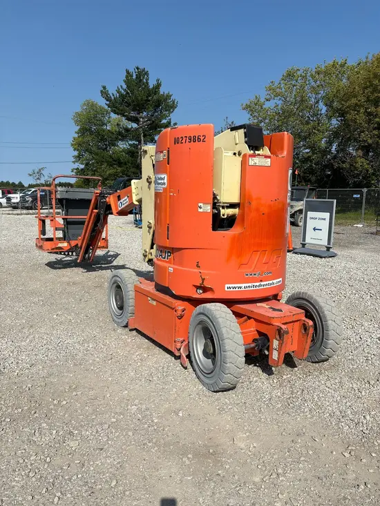 2014 JLG E300AJP Articulating Boom Lift