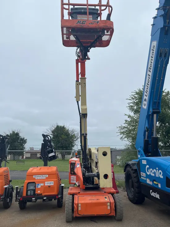 2016 JLG E400AJPN Articulating Boom Lift