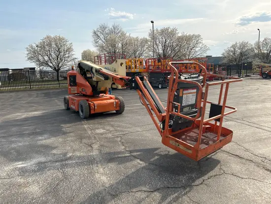 2013 JLG E400AJPN Articulating Boom Lift