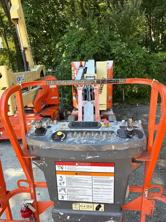 2016 JLG E300AJP Articulating Boom Lift