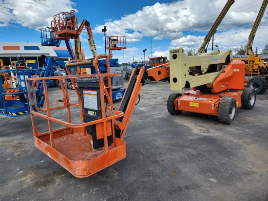 2016 JLG E450AJ Articulating Boom Lift