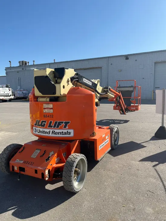 2016 JLG E400AJPN Articulating Boom Lift