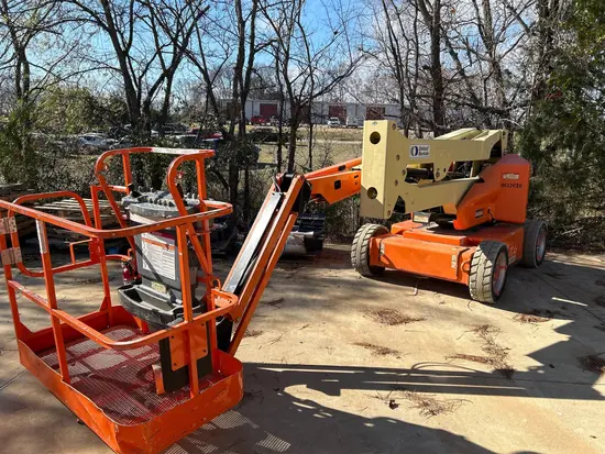 2013 JLG E450AJ Articulating Boom Lift