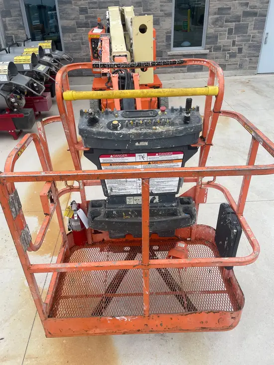 2017 JLG E400AJPN Articulating Boom Lift