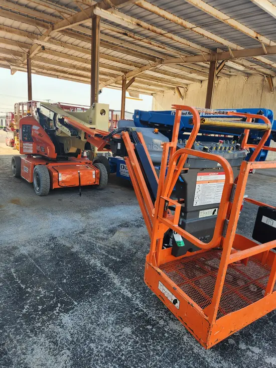 2017 JLG E400AJPN Articulating Boom Lift