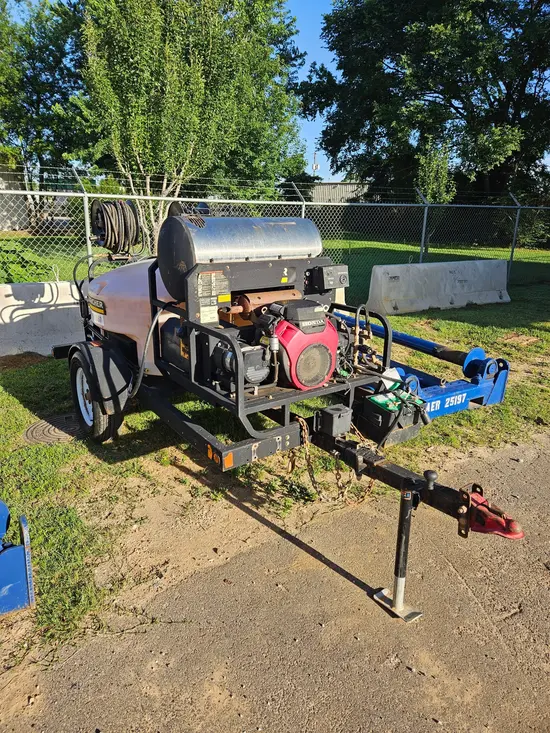 2021 KARCHER TRK-2500 HDS 4. Pressure Washer