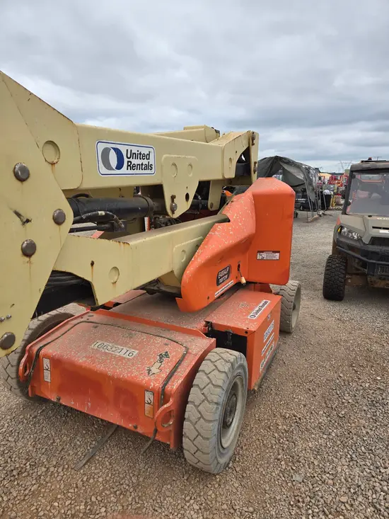 2017 JLG E400AJPN Articulating Boom Lift