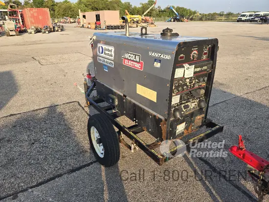 2020 Lincoln Electric VANTAGE 322 Welder