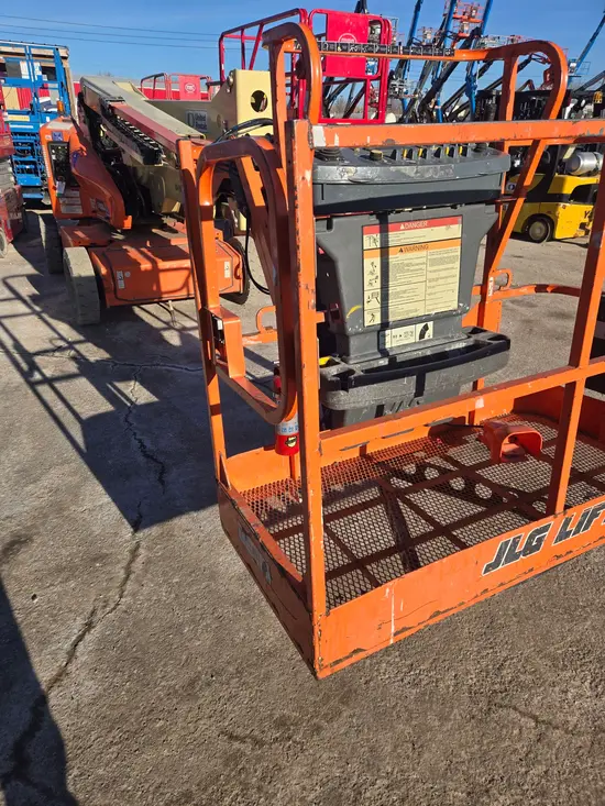 2016 JLG E450AJ Articulating Boom Lift