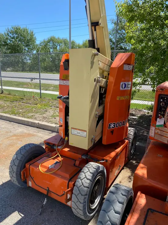 2018 JLG E300AJP Articulating Boom Lift