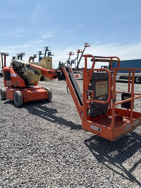 2016 JLG E400AJPN Articulating Boom Lift