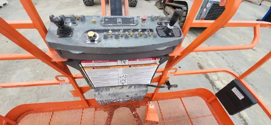 2016 JLG 800AJ Articulating Boom Lift