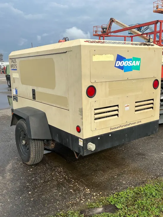 2018 Doosan P425/HP375WCUT4 Air Compressor