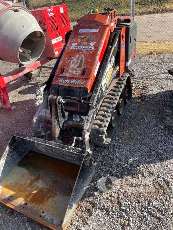 2020 Ditch Witch SK600 Track Loader