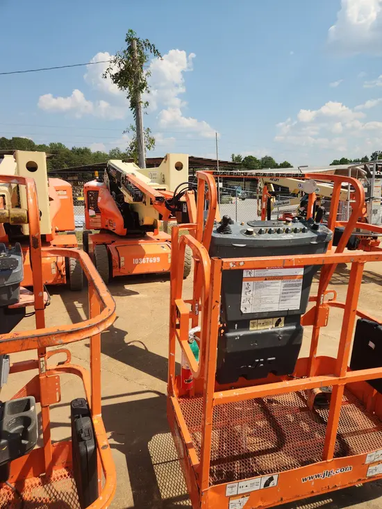 2015 JLG E400AJPN Articulating Boom Lift