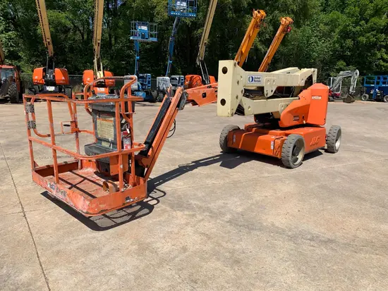 2013 JLG E450AJ Articulating Boom Lift