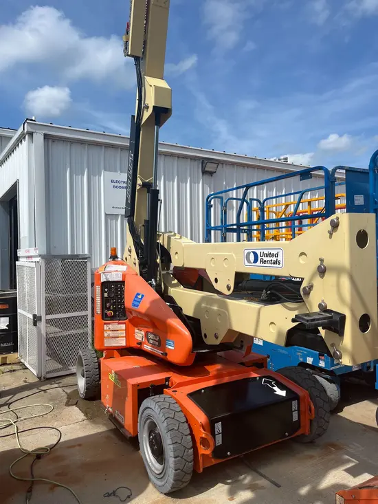 2017 JLG E400AJPN Articulating Boom Lift