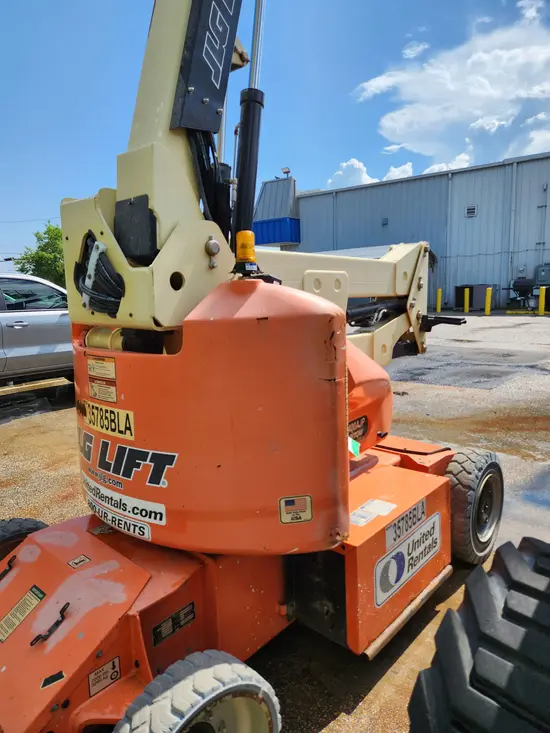2016 JLG E400AJPN Articulating Boom Lift