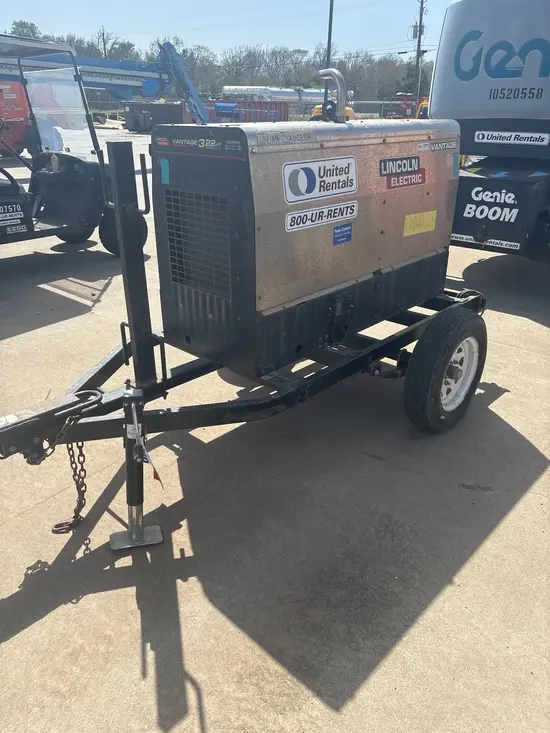 2020 Lincoln Electric VANTAGE 322 Welder