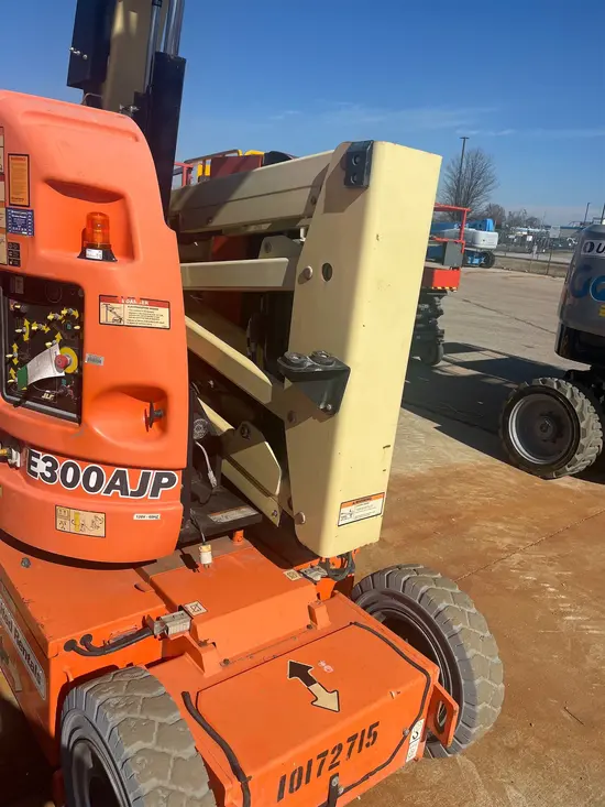 2013 JLG E300AJP Articulating Boom Lift