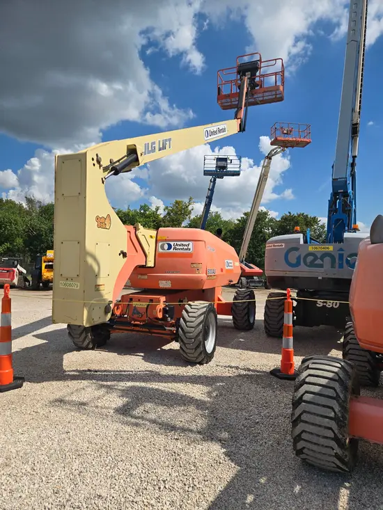 2017 JLG 800AJ Articulating Boom Lift