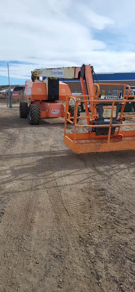 2013 JLG 800AJ Articulating Boom Lift