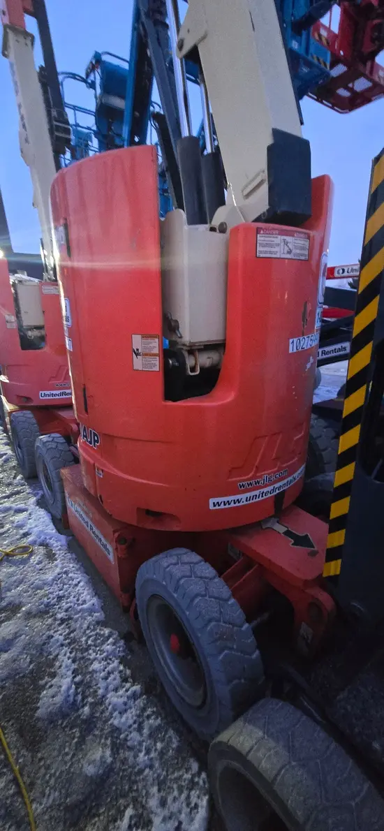 2014 JLG E300AJP Articulating Boom Lift