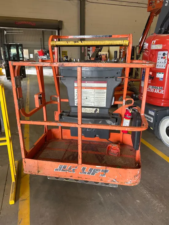 2018 JLG E300AJP Articulating Boom Lift