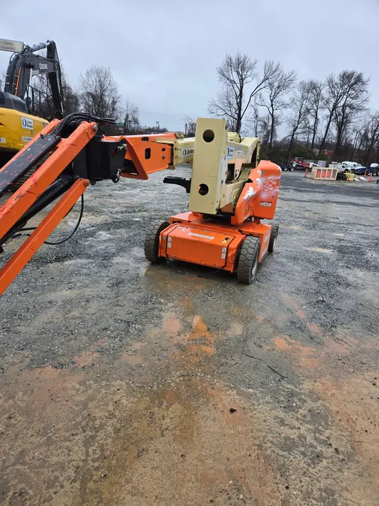 2017 JLG E400AJPN Articulating Boom Lift