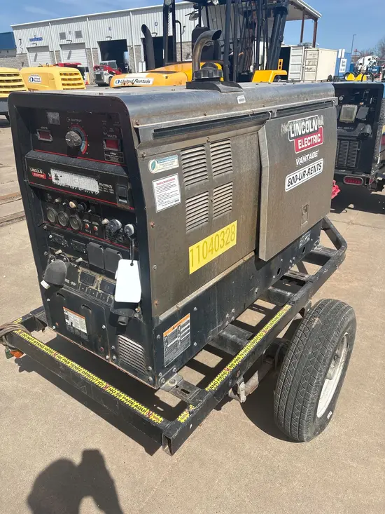 2020 Lincoln Electric VANTAGE 322 Welder
