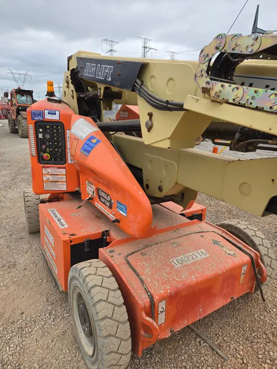 2017 JLG E400AJPN Articulating Boom Lift