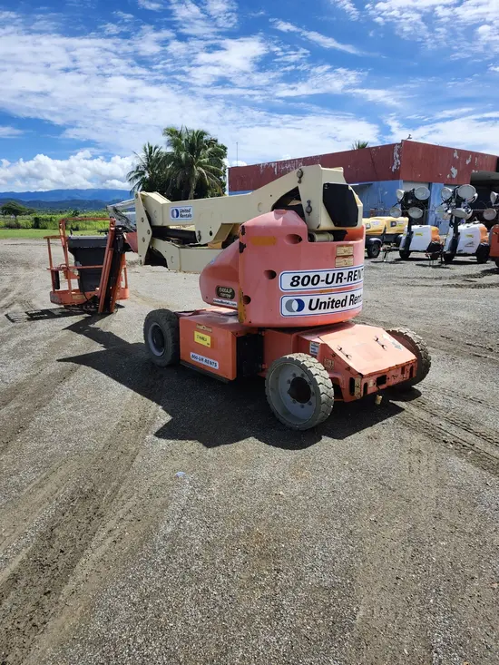 2016 JLG E400AJPN Articulating Boom Lift