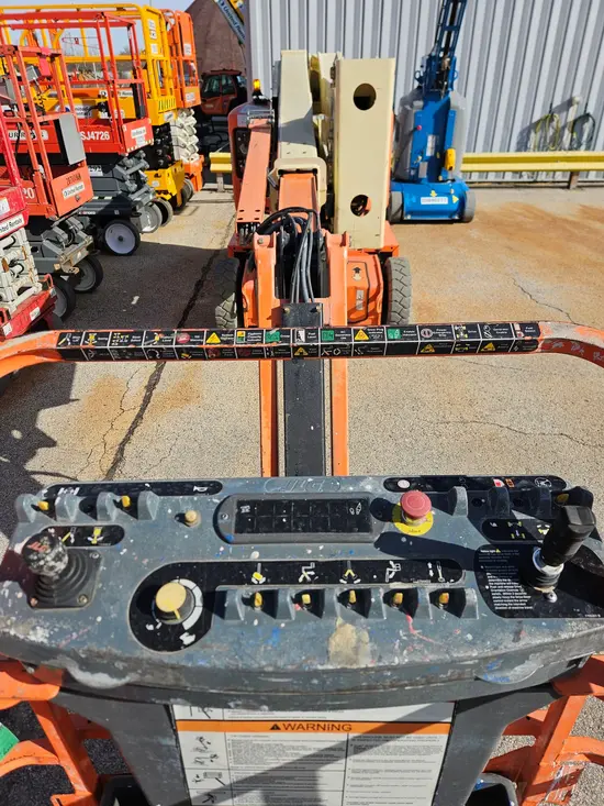2015 JLG E400AJPN Articulating Boom Lift