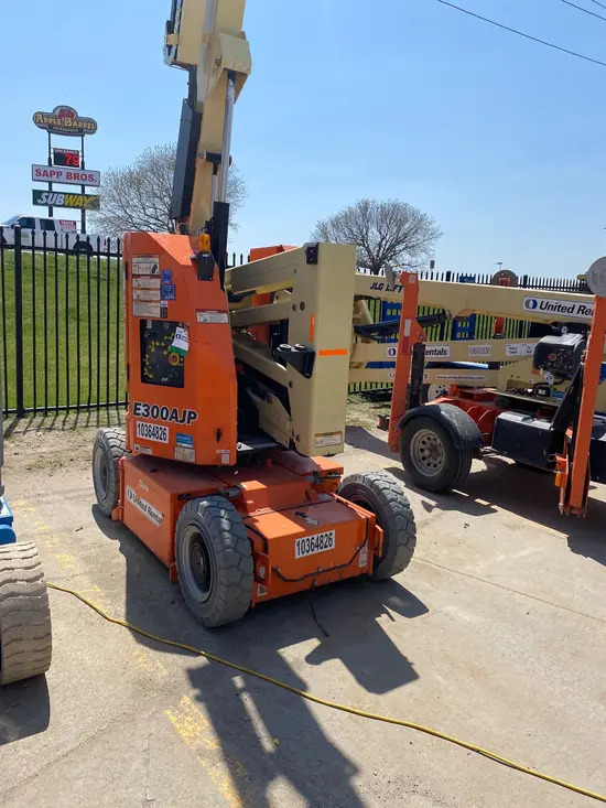 2015 JLG E300AJP Articulating Boom Lift