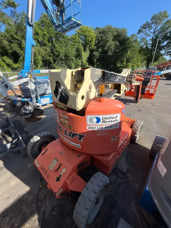 2013 JLG E450AJ Articulating Boom Lift