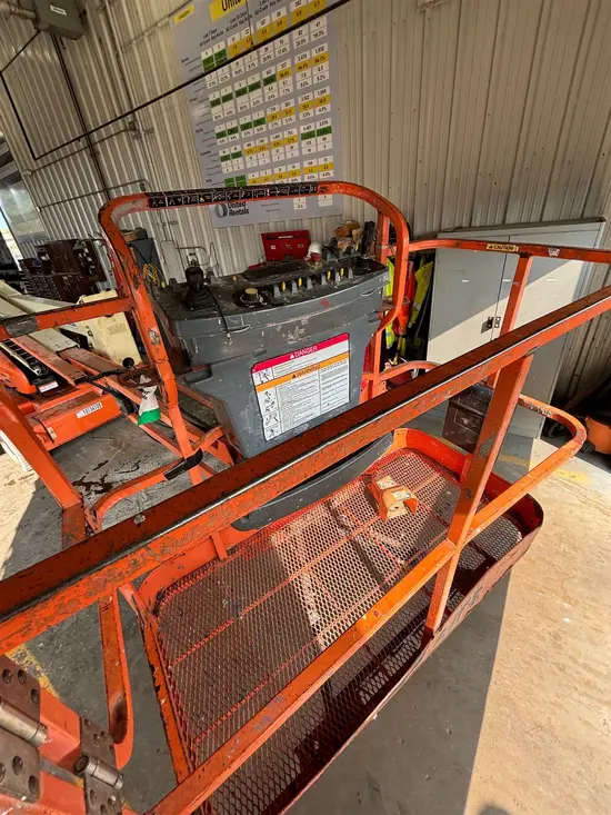 2013 JLG E450AJ Articulating Boom Lift