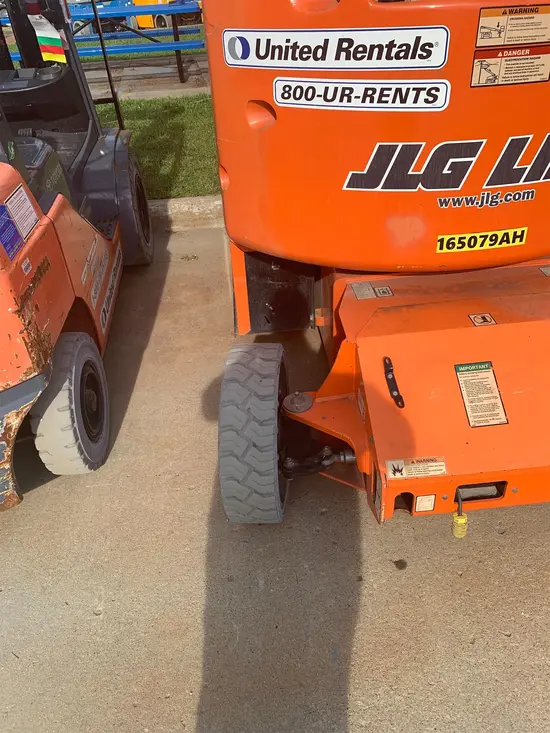 2016 JLG E400AJPN Articulating Boom Lift