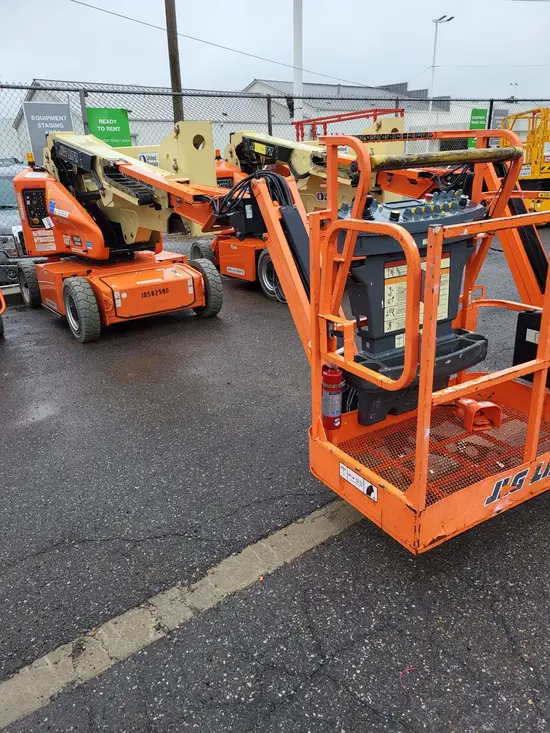 2017 JLG E400AJPN Articulating Boom Lift