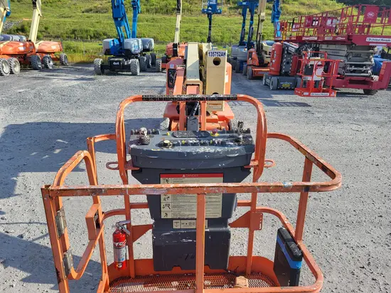 2014 JLG E400AJPN Articulating Boom Lift