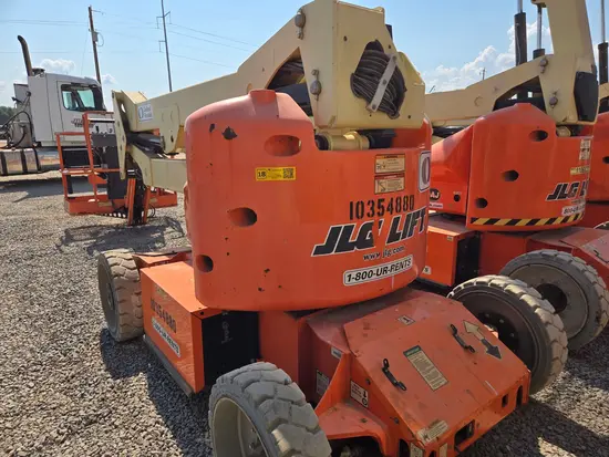 2015 JLG E450AJ Articulating Boom Lift