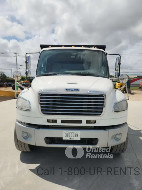 2020 Freightliner M2106 Truck
