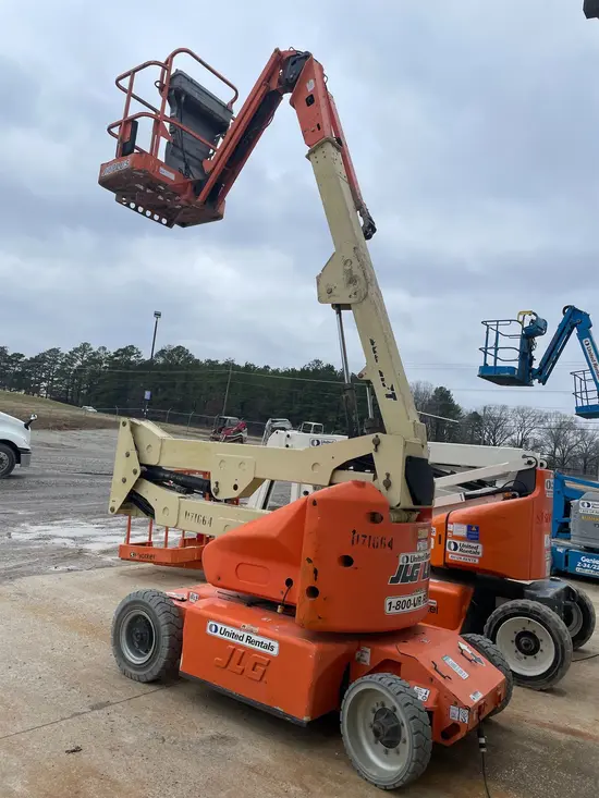 2010 JLG E400AJPN Articulating Boom Lift